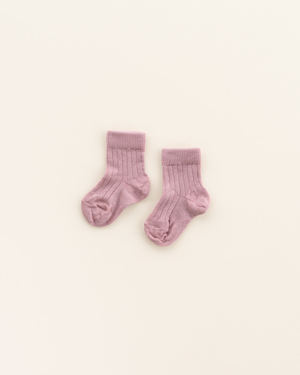 Rippsocken aus Wolle für Babys - cameo rose