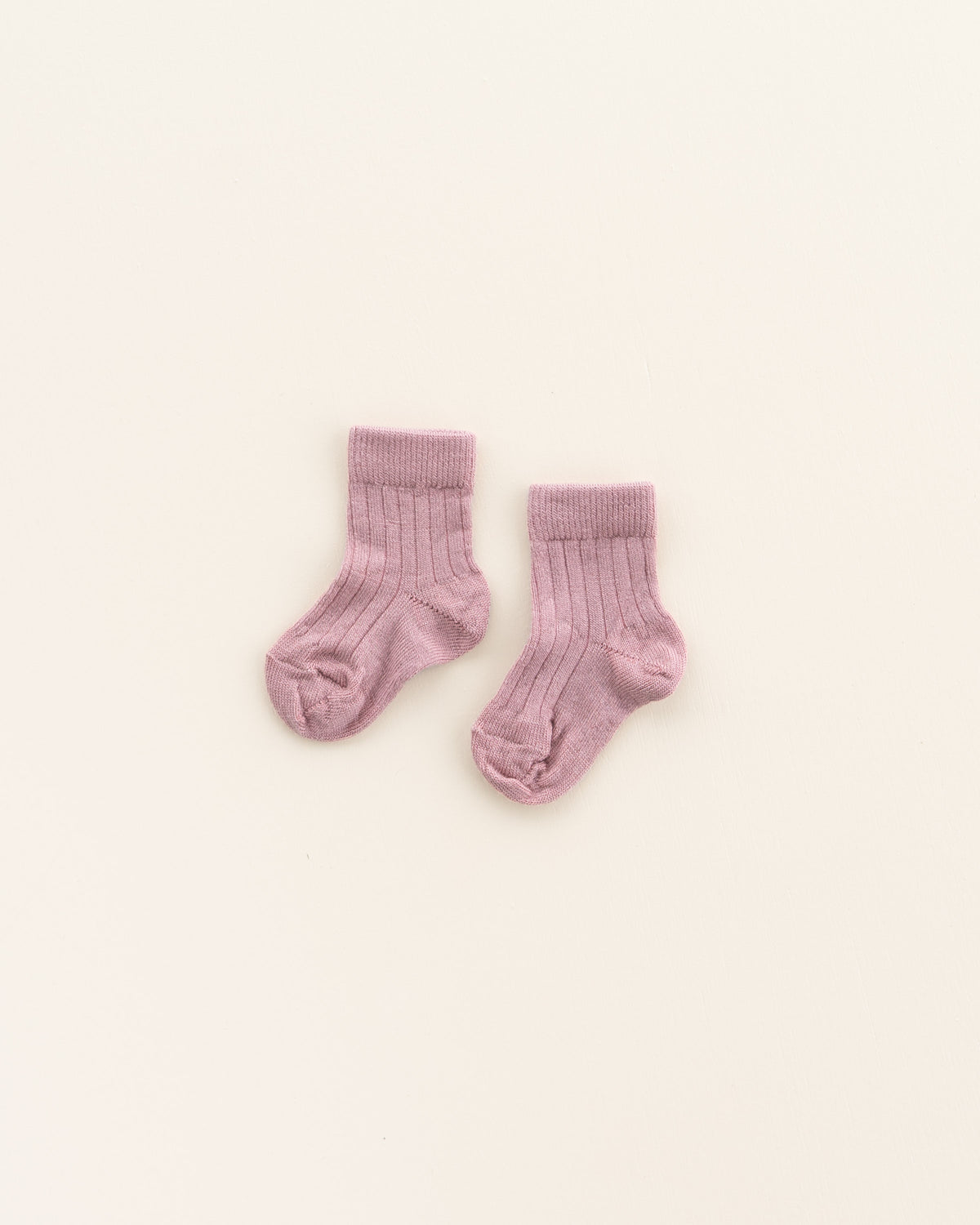 Rippsocken aus Wolle für Babys - cameo rose