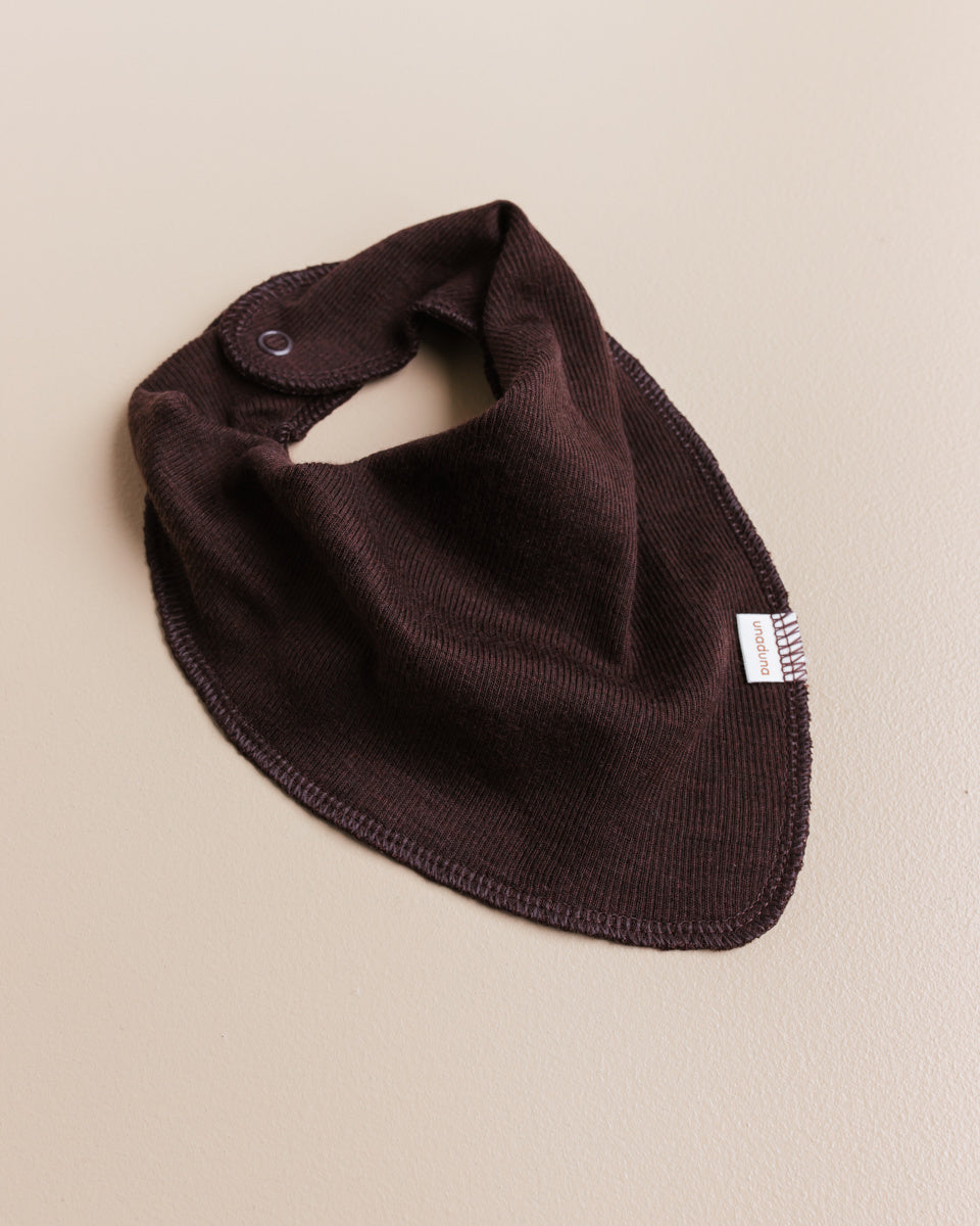 unaduna-baby-bib-scarf-wool-kladdkaka-brown