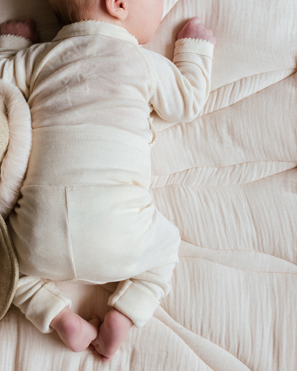 Unaduna baby broekje wol zijde munkki pointelle wit