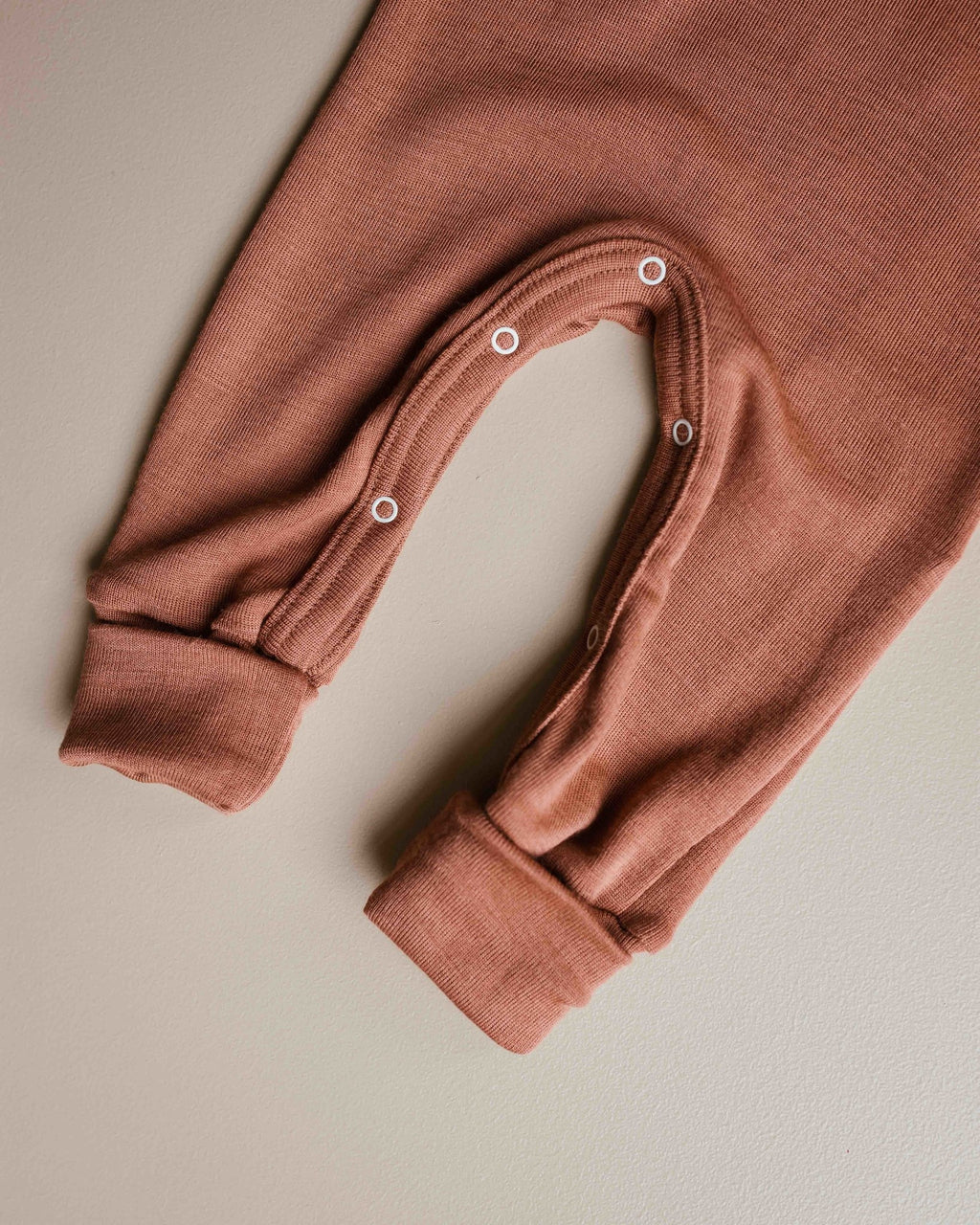 unaduna-sienna-clay-baby-nightsuit-detail-woolsilk