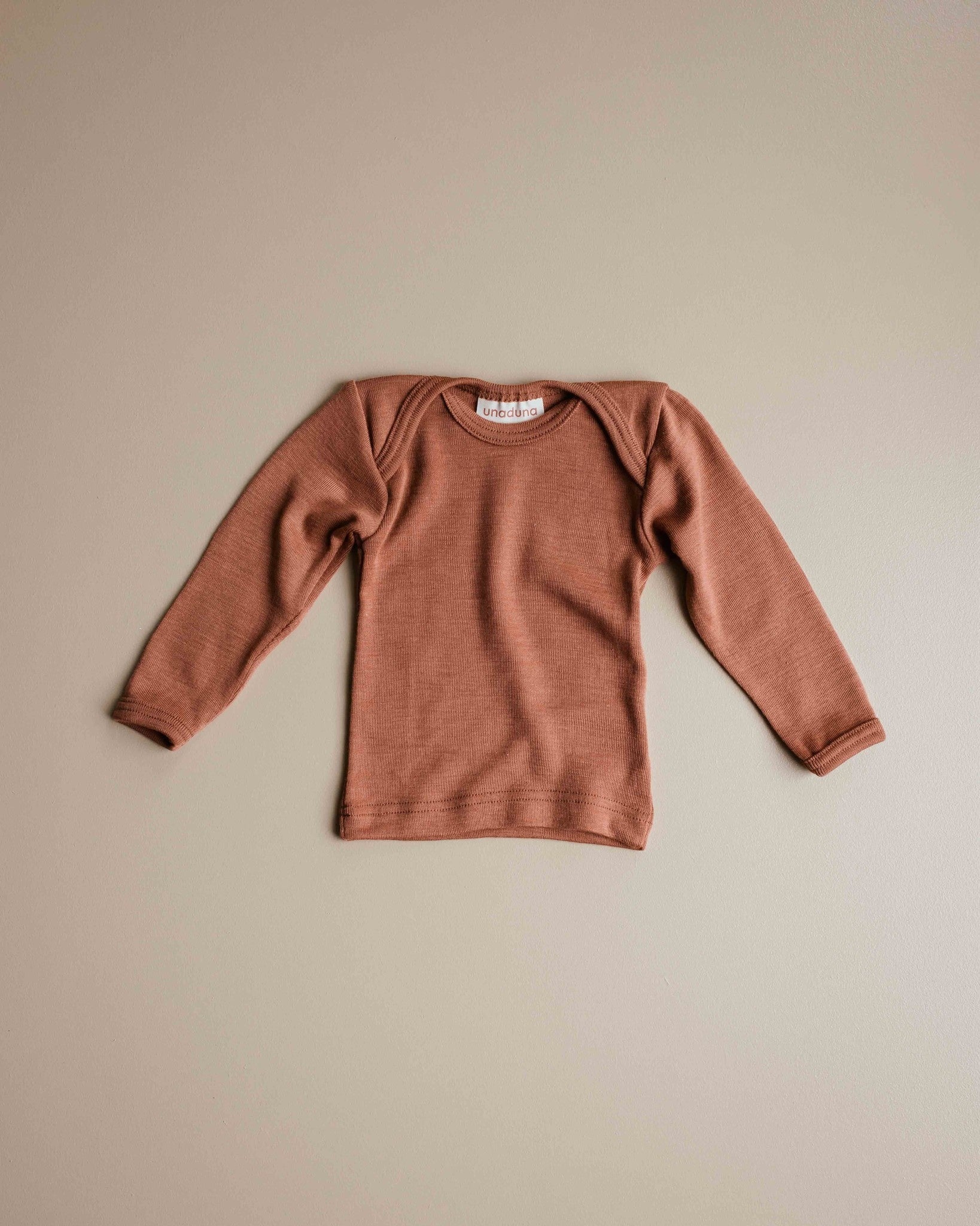 unaduna-siennaclay-baby-shirtje-lange-mouw-wol-zij